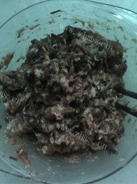 好吃的干菜鲜肉包做法图解1)