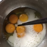 芳香四溢的蛋卷的做法图解三