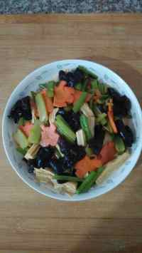 家常菜素炒芹菜