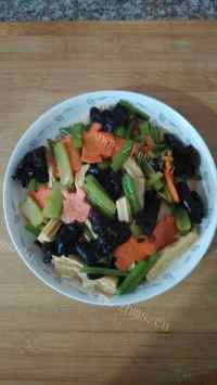 家常菜素炒芹菜