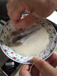 家常菜炖带鱼做法图解1)