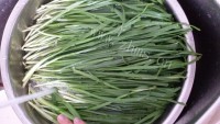 自制韭菜猪肉大馄饨做法图解2)