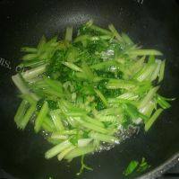 家庭版芹菜炒香干做法图解8)