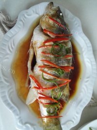 唇齿留香的清蒸鲈鱼做法图解5)