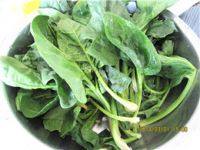 家常菜木耳拌菠菜做法图解1)