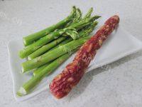 家常菜腊肠炒芦笋做法图解1)