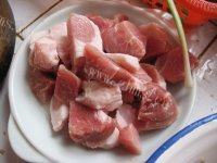 「家有大厨」笋干红烧肉做法图解4)