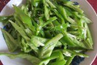 口感丰厚的青椒炒豆皮做法图解3)