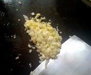 自己做的金元宝饺子做法图解7)