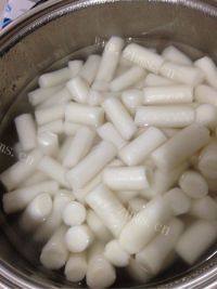 自己做的包菜炒年糕做法图解5)