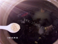 美味的排骨海带汤做法图解10)