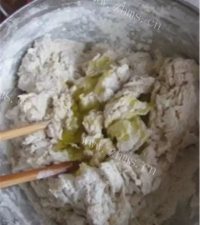自制肉末烧饼做法图解2)