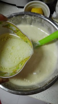 海绵纸杯蛋糕做法图解6)