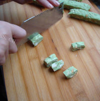 自制抹茶花生牛轧糖做法图解10)