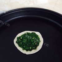 自制韭菜鸡蛋灌饼做法图解9)