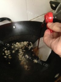 蒜香浇汁蒜粒青菜苔做法图解8)