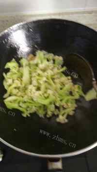 家常菜素炒菜花做法图解6)