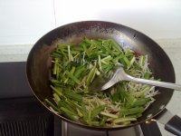 「家庭版」韭菜炒豆芽做法图解7)