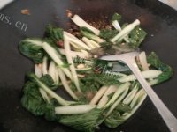 口感极佳的炝炒小白菜做法图解7)
