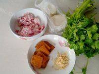 食欲满满的芹菜鲜肉水饺做法图解1)