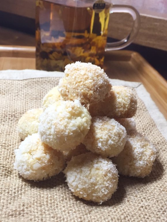 美味杏仁球