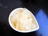 美味的山楂银耳羹做法图解3)
