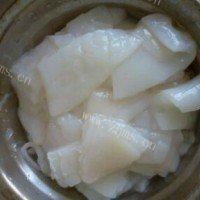色味俱佳的芹菜鱿鱼做法图解3)