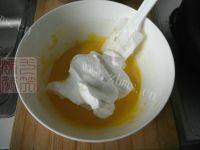 自己做的蜜豆戚风蛋糕做法图解9)