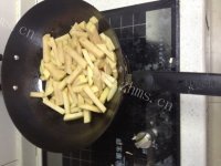 美味营养的土豆炖粉条做法图解7)