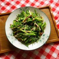 家常菜水芹炒香干