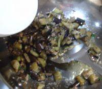 家常菜肉末烧茄子做法图解15)