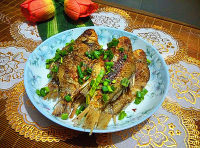 家常菜香煎鲫鱼