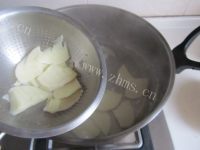 美味的腊肉炒冬笋做法图解3)