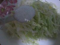 家常菜凉拌包菜做法图解3)