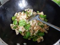 家常菜辣椒炒豆皮做法图解9)
