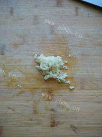 美味的粉丝拌菠菜做法图解3)