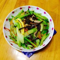 家常菜肉片炒芹菜