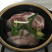好吃的红油蒜香肉做法图解2)