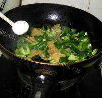 家常菜青椒炒土豆片做法图解8)