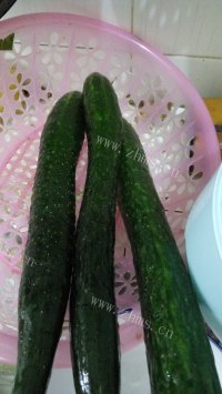 喷香的黄瓜炒肉做法图解1)