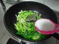 家常菜炒芹菜做法图解5)