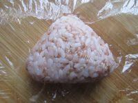 好吃的红粳米肉松饭团做法图解6)
