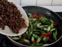 家常菜芦笋炒牛肉