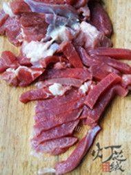 自制麻辣牛肉干做法图解1)