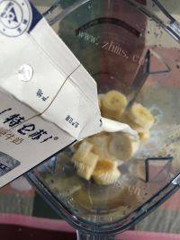 美味的香蕉牛奶汁做法图解4)