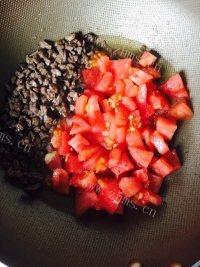美味的番茄牛肉酱意面做法图解5)