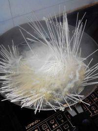 自制香菇肉丝面做法图解10)
