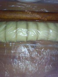 口感不错的苏式肉松月饼做法图解19)
