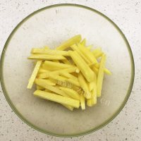 美味的肯德基炸薯条做法图解4)