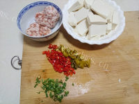 家常菜鱼香肉末豆腐做法图解2)
